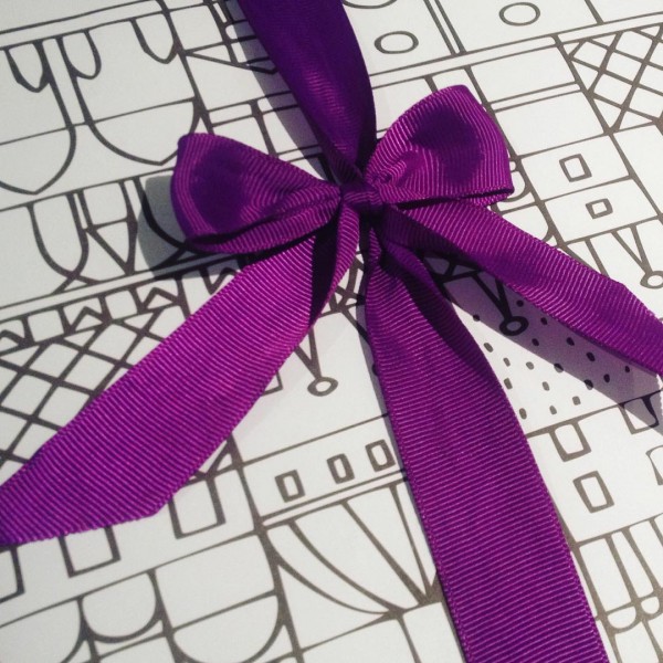 gift wrapping purple ribbon bow